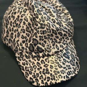 Leopard hat with pony tale holder